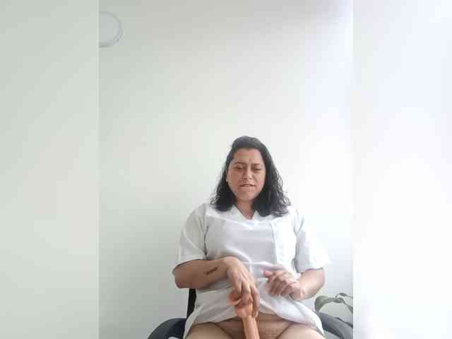 Queen-yess011 webcam