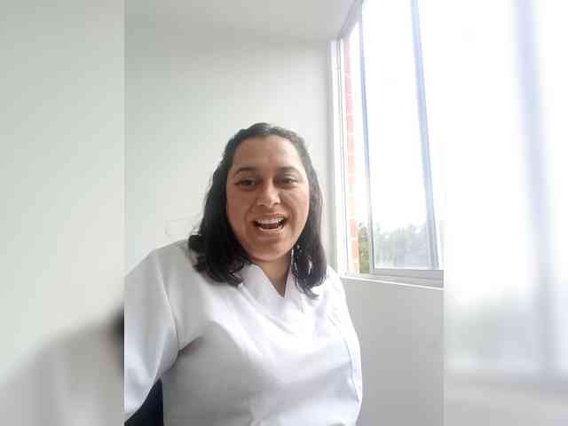 Queen-yess011 webcam