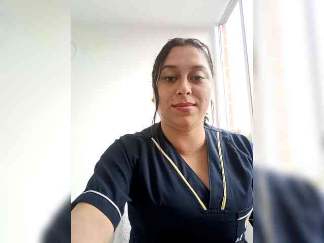 Queen-yess011 webcam