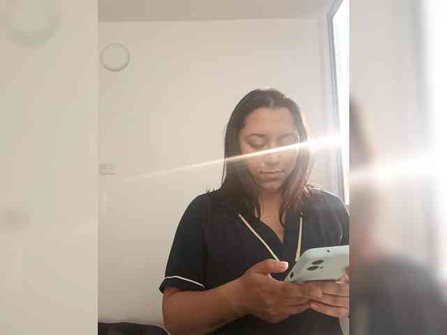 Queen-yess011 webcam