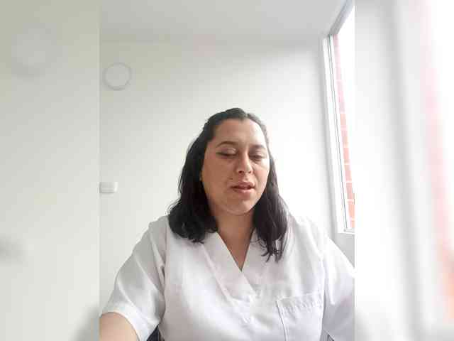 Queen-yess011 webcam