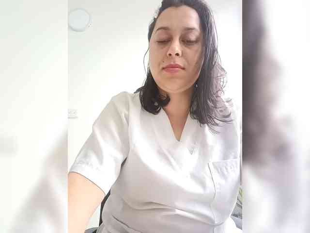 Queen-yess011 webcam