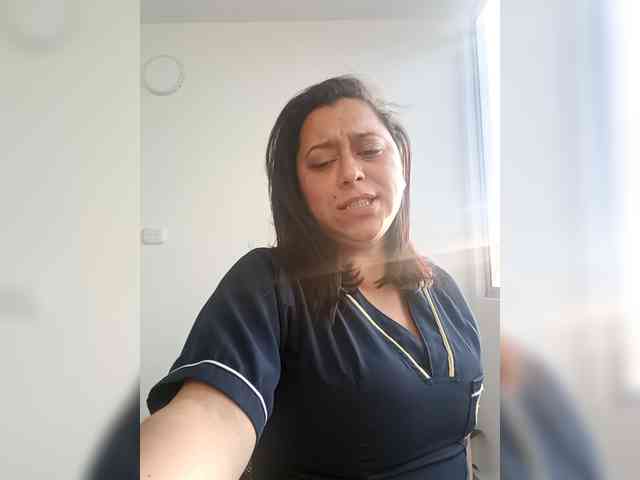 Queen-yess011 webcam