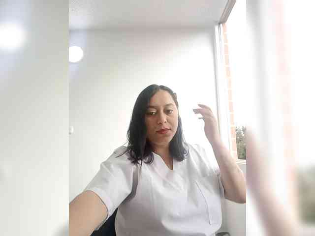Queen-yess011 webcam