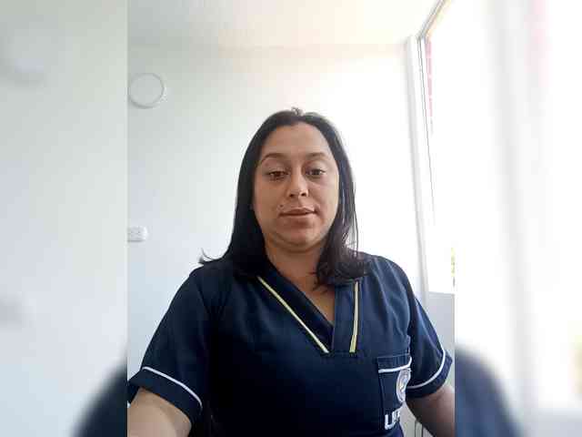 Queen-yess011 webcam