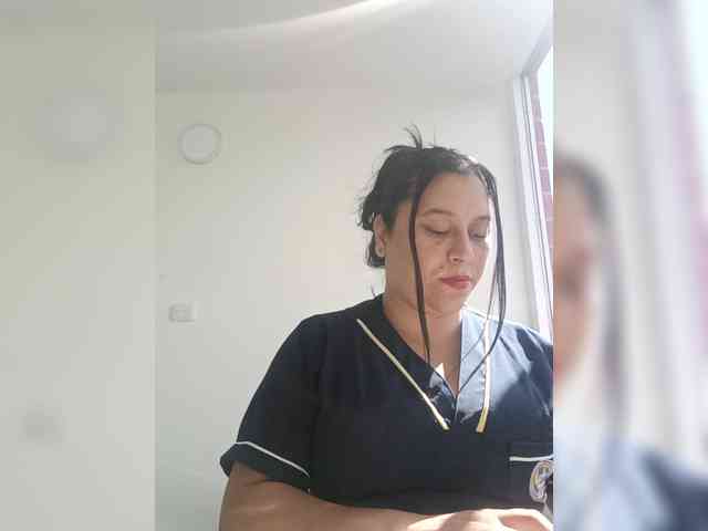 Queen-yess011 webcam