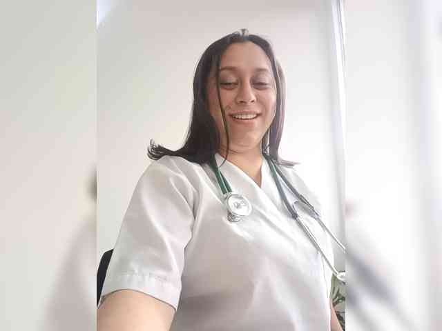 Queen-yess011 webcam