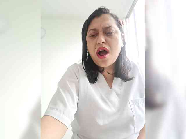Queen-yess011 webcam