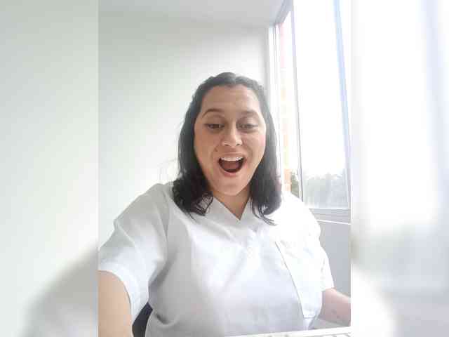 Queen-yess011 webcam
