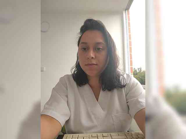 Queen-yess011 webcam