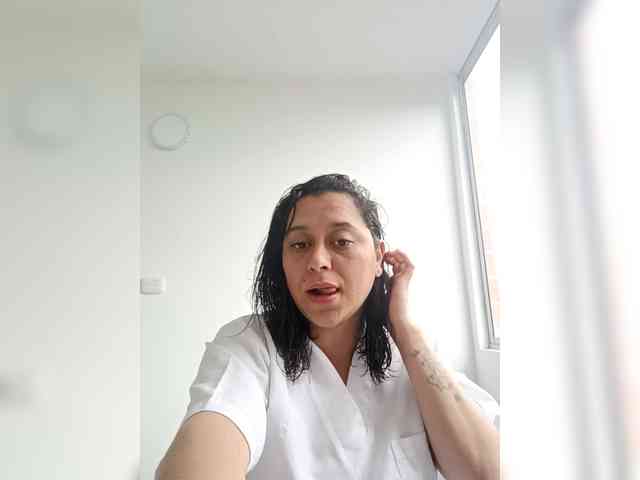 Queen-yess011 webcam