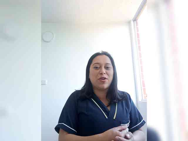 Queen-yess011 webcam