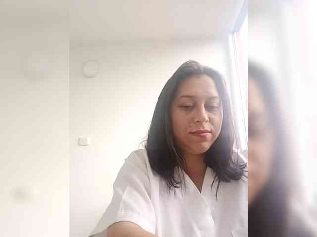Queen-yess011 webcam