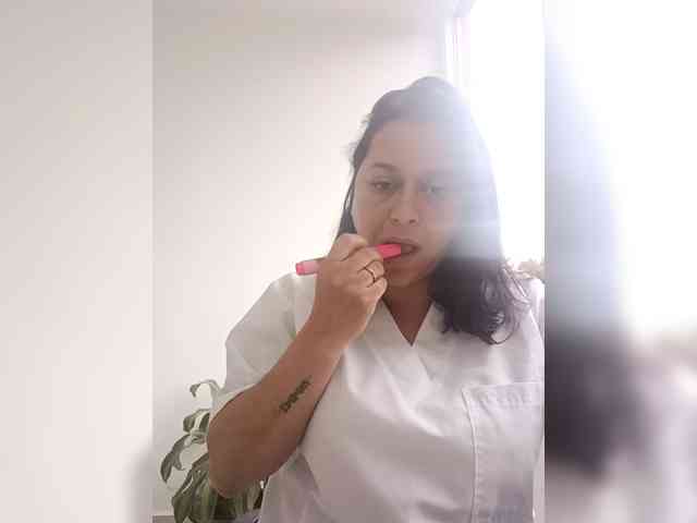 Queen-yess011 Live Webcam on BongaCams
