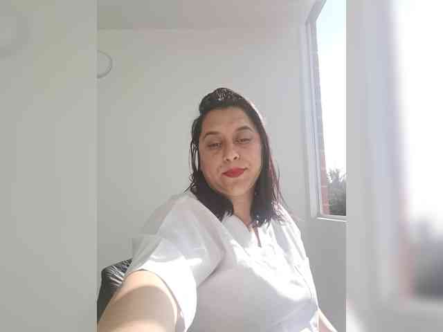 Queen-yess011 webcam