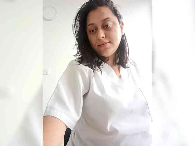 Queen-yess011 webcam