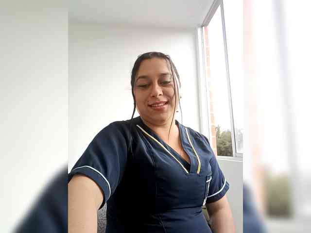 Queen-yess011 webcam