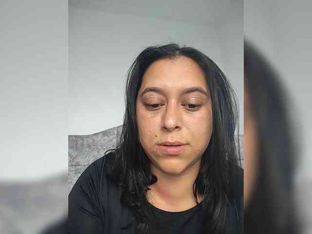 Queen-yess011 webcam