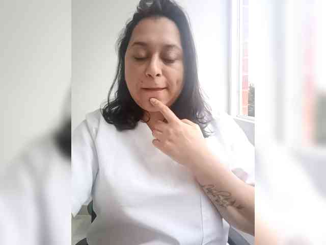 Queen-yess011 Live Webcam on BongaCams