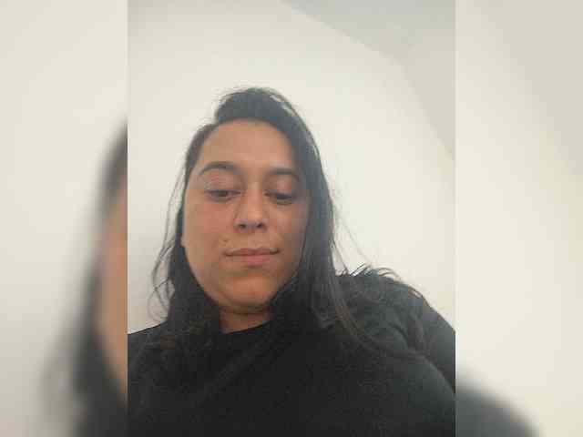 Queen-yess011 webcam