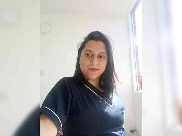 Queen-yess011 webcam