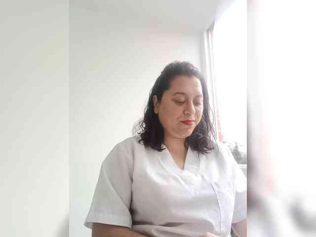 Queen-yess011 webcam
