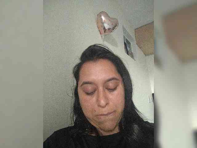 Queen-yess011 webcam