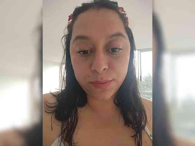 Queen-yess011 webcam