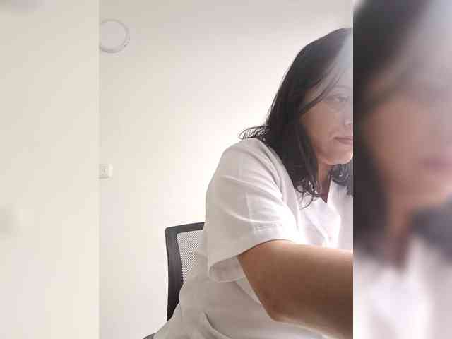 Queen-yess011 webcam