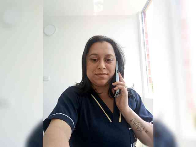 Queen-yess011 webcam