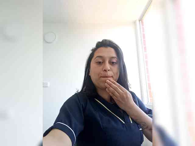 Queen-yess011 webcam