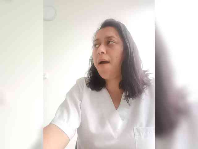 Queen-yess011 webcam