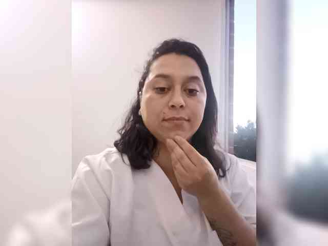 Queen-yess011 webcam
