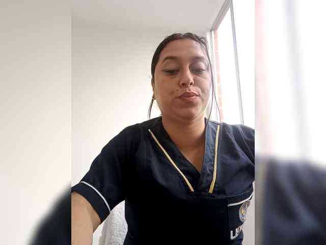 Queen-yess011 webcam