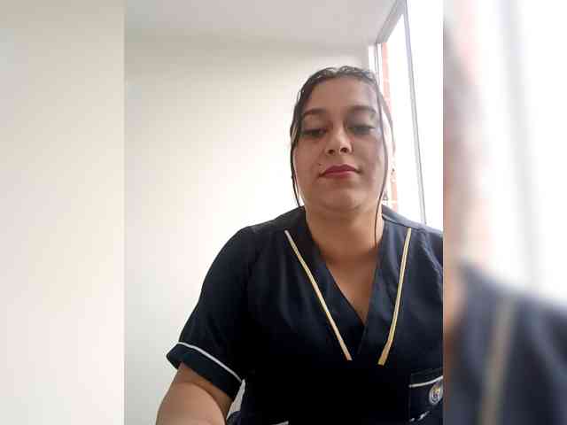 Queen-yess011 webcam