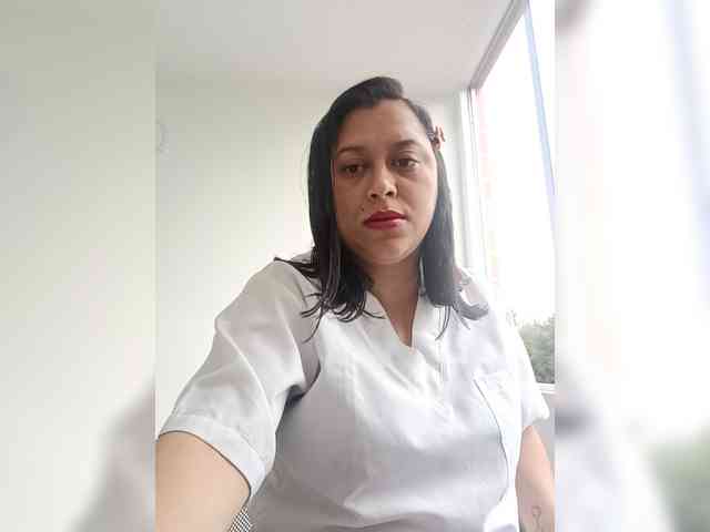 Queen-yess011 webcam