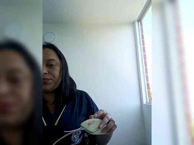 Queen-yess011 webcam
