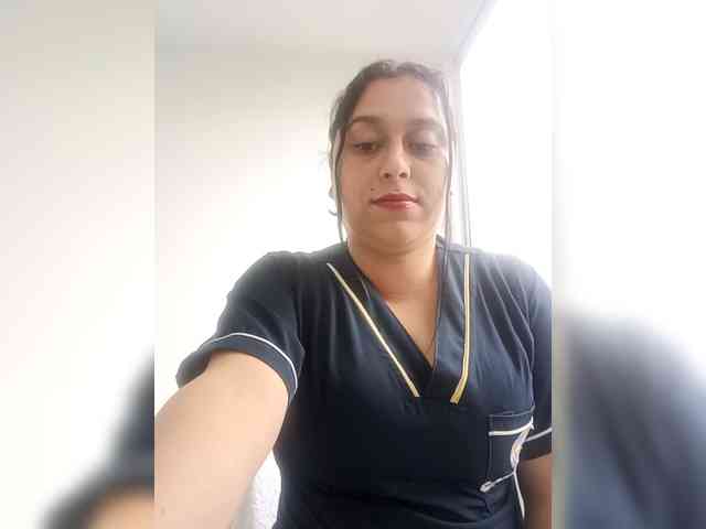 Queen-yess011 webcam
