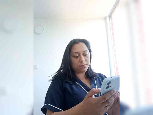Queen-yess011 webcam
