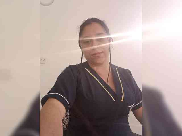 Queen-yess011 webcam
