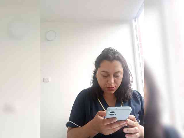 Queen-yess011 webcam
