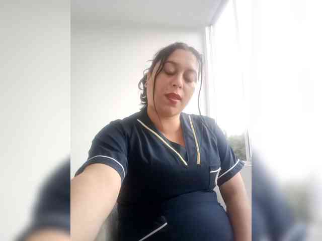 Queen-yess011 webcam
