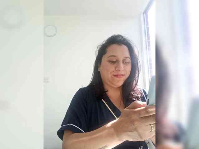 Queen-yess011 webcam