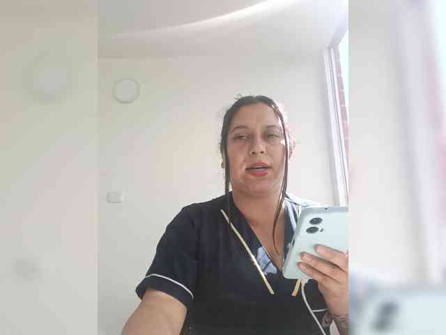Queen-yess011 webcam