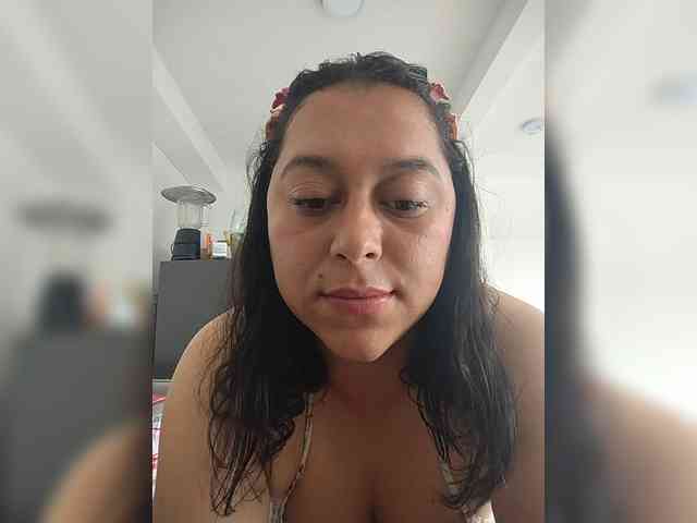 Queen-yess011 webcam