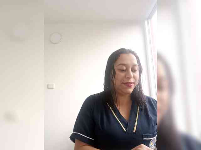 Queen-yess011 webcam