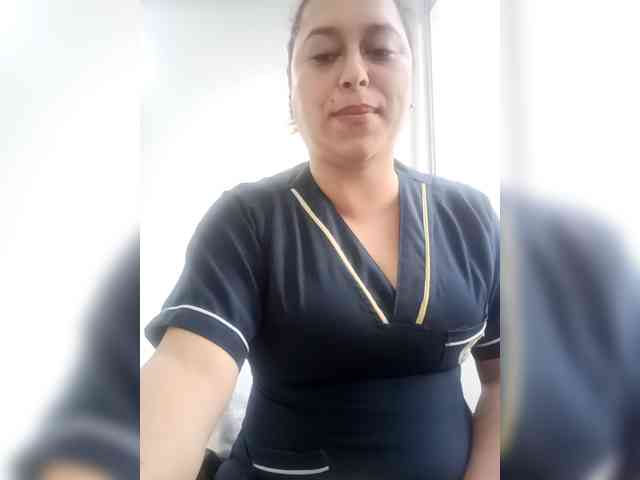 Queen-yess011 webcam