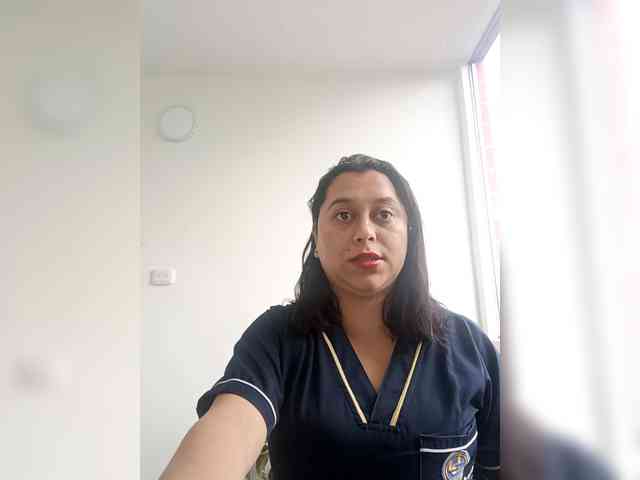 Queen-yess011 webcam