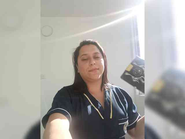 Queen-yess011 webcam