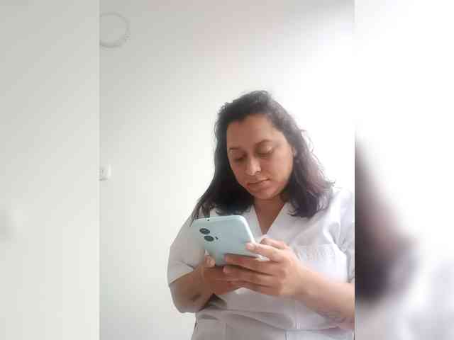 Queen-yess011 webcam